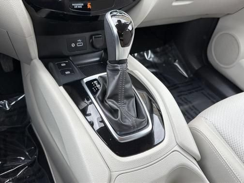 Used 2022 Nissan Rogue Sport SL AWD/4WD image 14