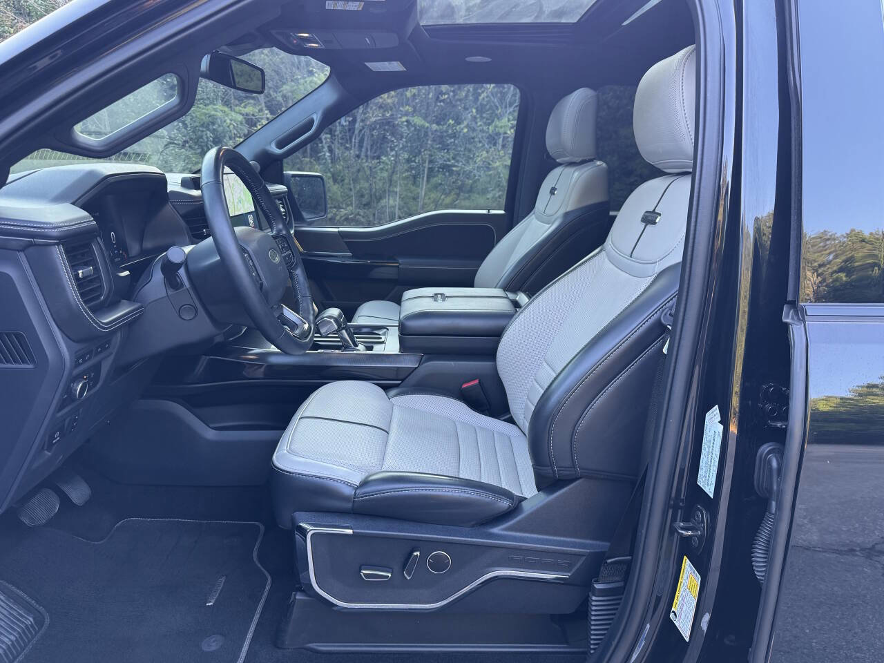 Used 2023 Ford F150 Lightning Platinum image 12