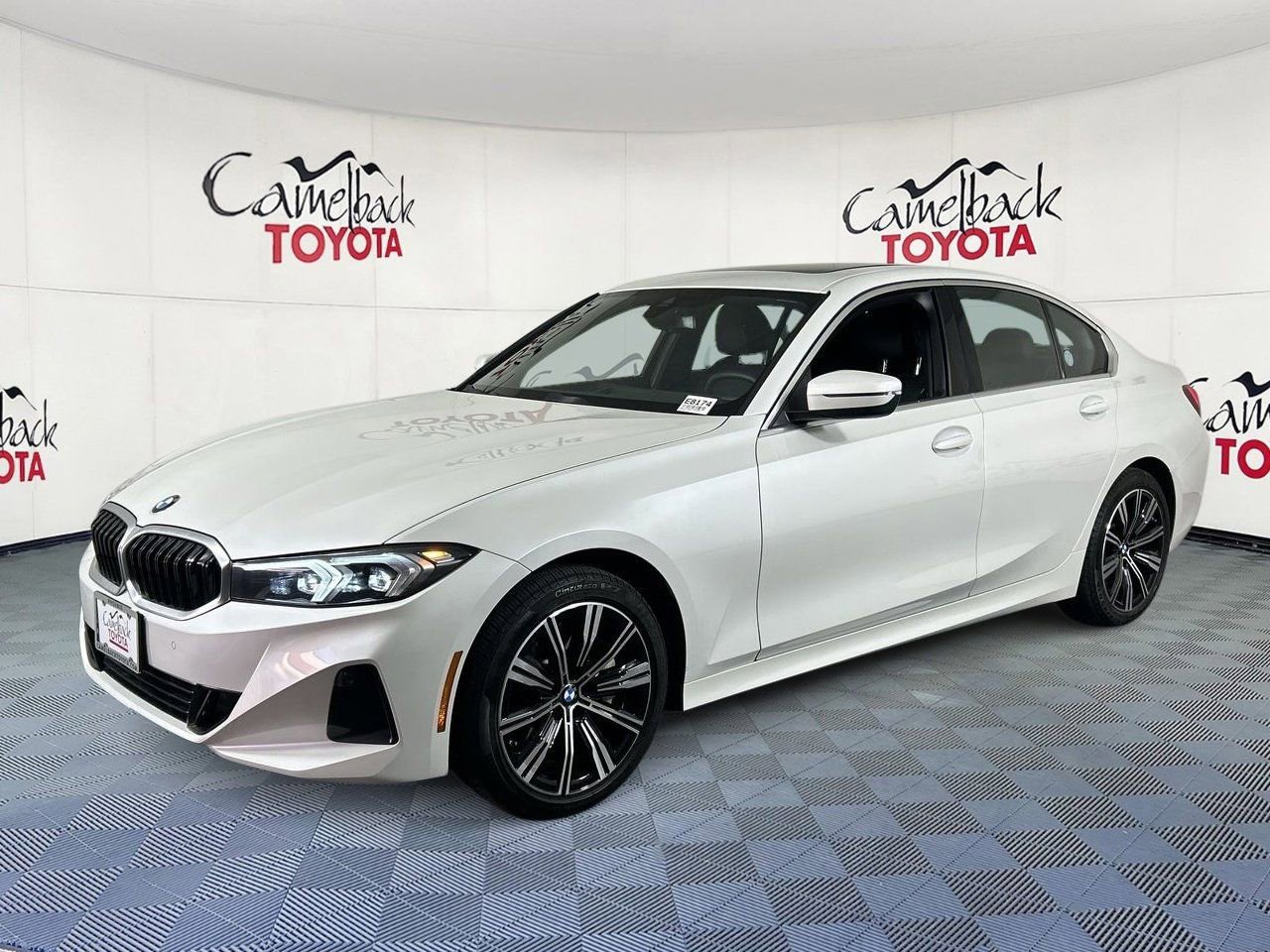 Used 2025 BMW 330i xDrive Sedan AWD/4WD image 2