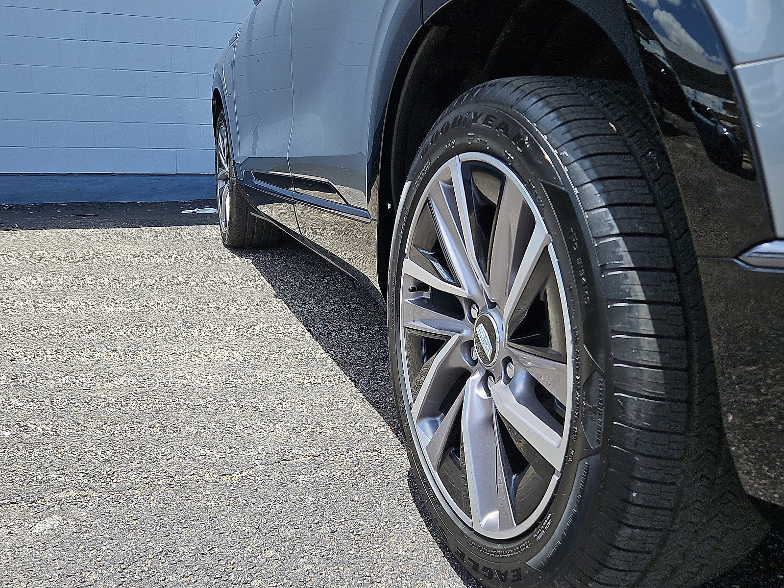 New 2026 Cadillac Vistiq Sport w/ LPO, Floor Liner Package image 7