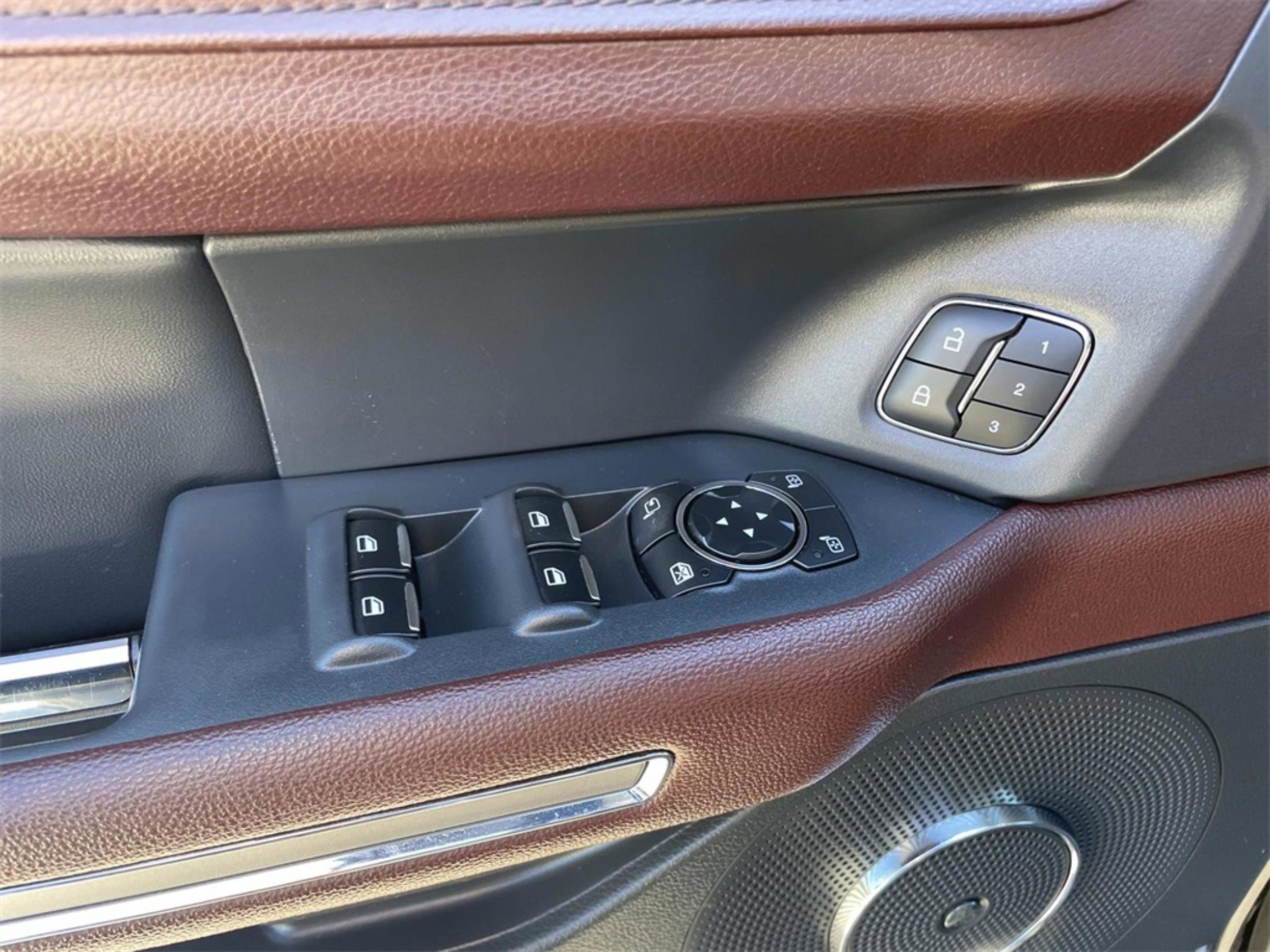 Used 2023 Ford Expedition Limited image 17