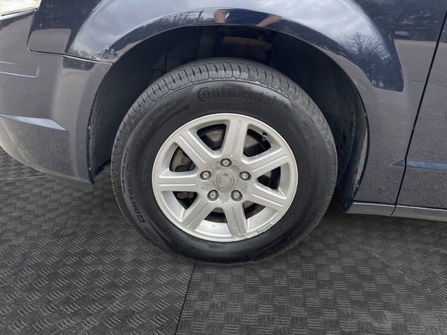 Used 2010 Chrysler Town & Country Touring w/ Entertainment Group #2 image 14