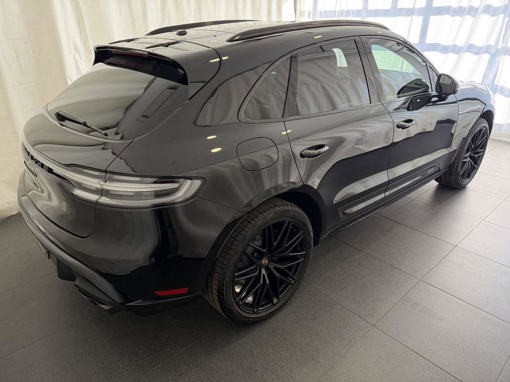 Certified 2022 Porsche Macan GTS image 9
