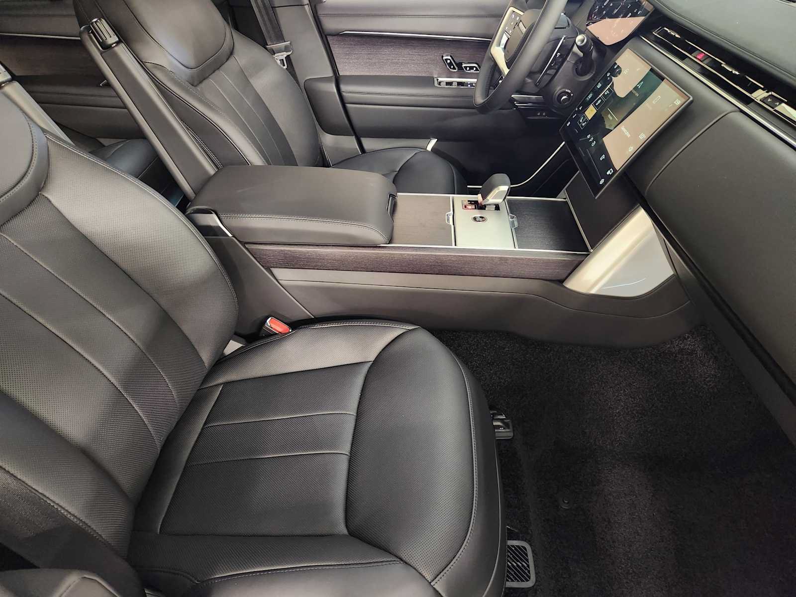 New 2026 Land Rover Range Rover SE AWD/4WD image 3
