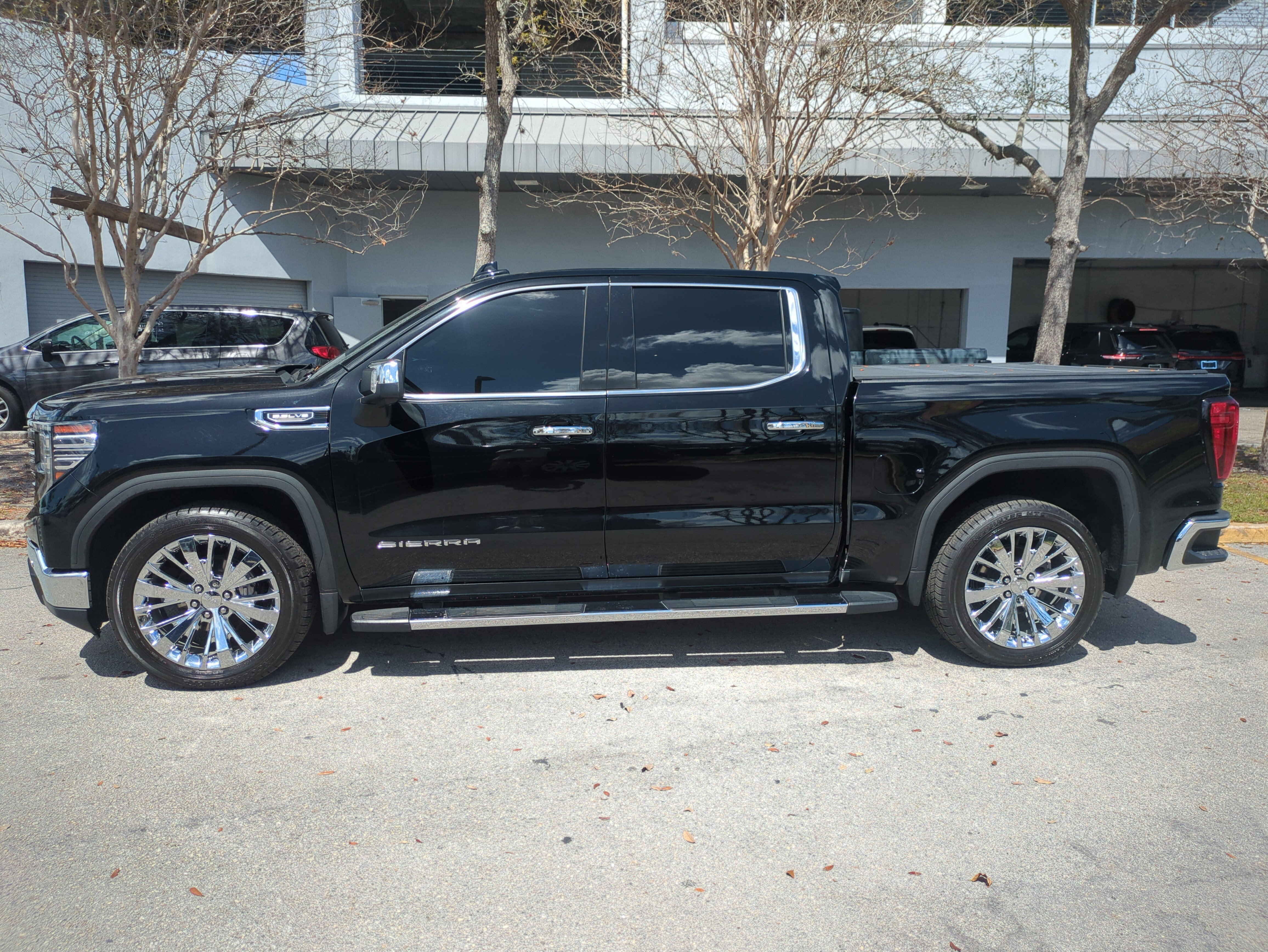 Used 2023 GMC Sierra 1500 SLT w/ SLT Premium Package image 8