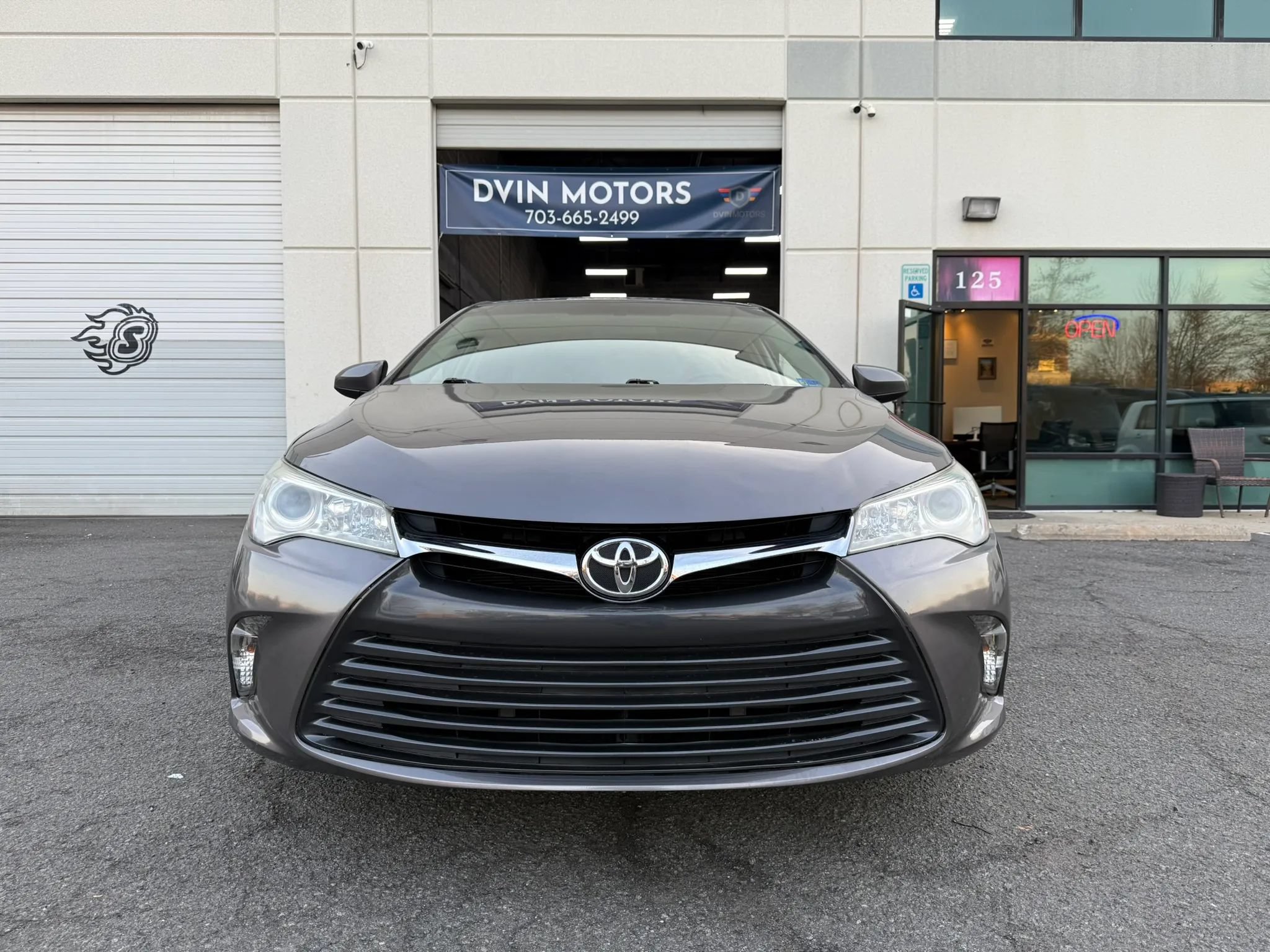 Used 2017 Toyota Camry LE FWD image 4