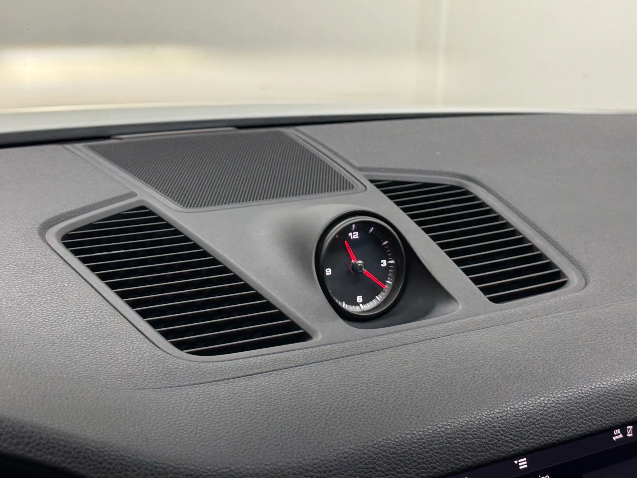 Used 2019 Porsche Cayenne AWD/4WD image 25