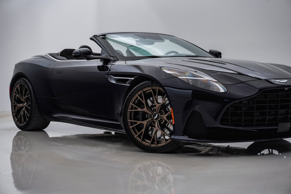Used 2024 Aston Martin DB12 Convertible RWD image 2