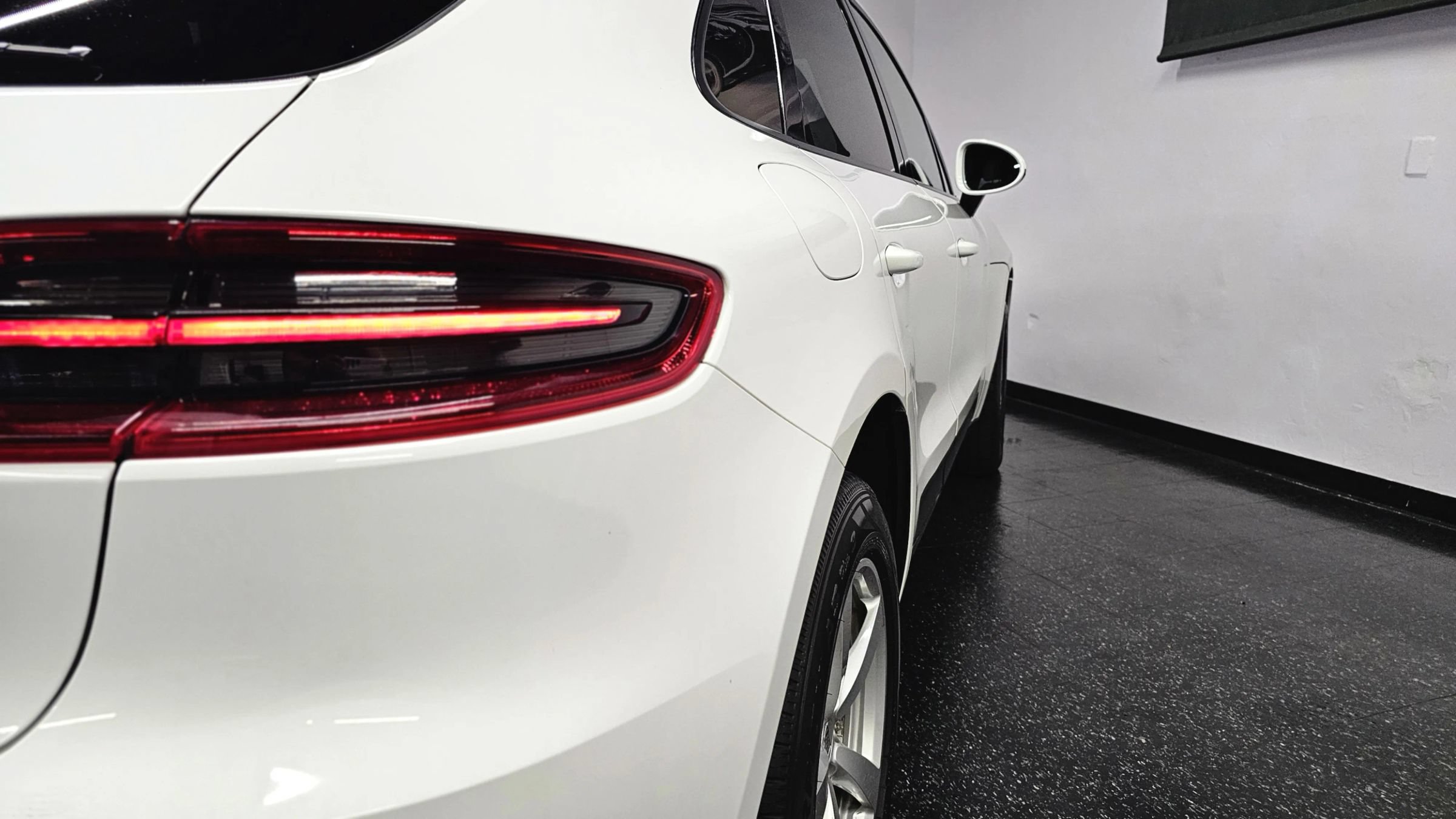 Used 2018 Porsche Macan Sport Edition AWD/4WD image 35