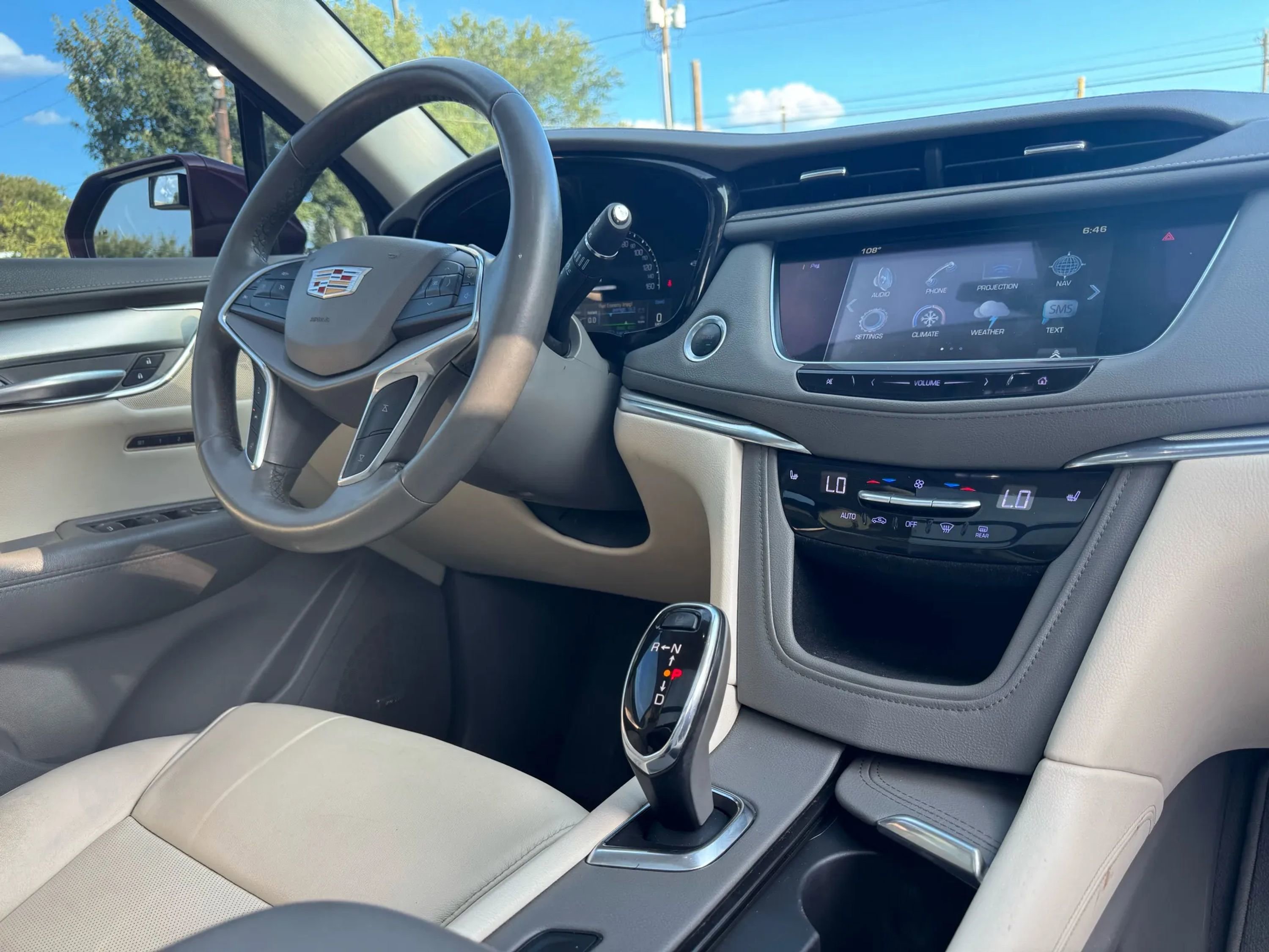 Used 2018 Cadillac XT5 Luxury w/ Driver Awareness Package image 19
