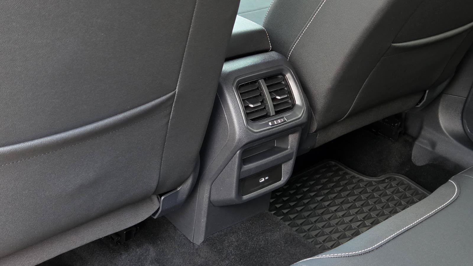 Certified 2024 Volkswagen Taos SE AWD/4WD image 50