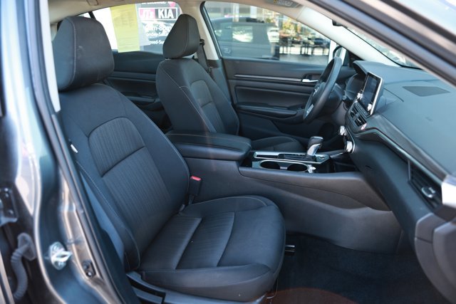 Used 2024 Nissan Altima 2.5 SV FWD image 26