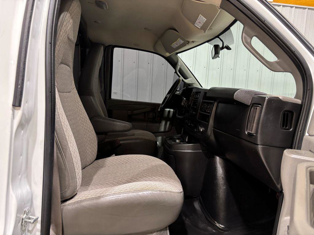 Used 2018 Chevrolet Express 3500 w/ Power Convenience Package RWD image 12