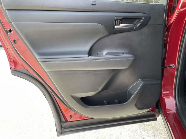 Used 2023 Toyota Highlander XLE image 15