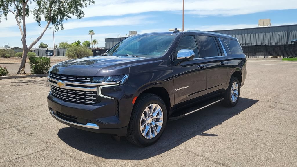 Used 2023 Chevrolet Suburban Premier AWD/4WD image 4