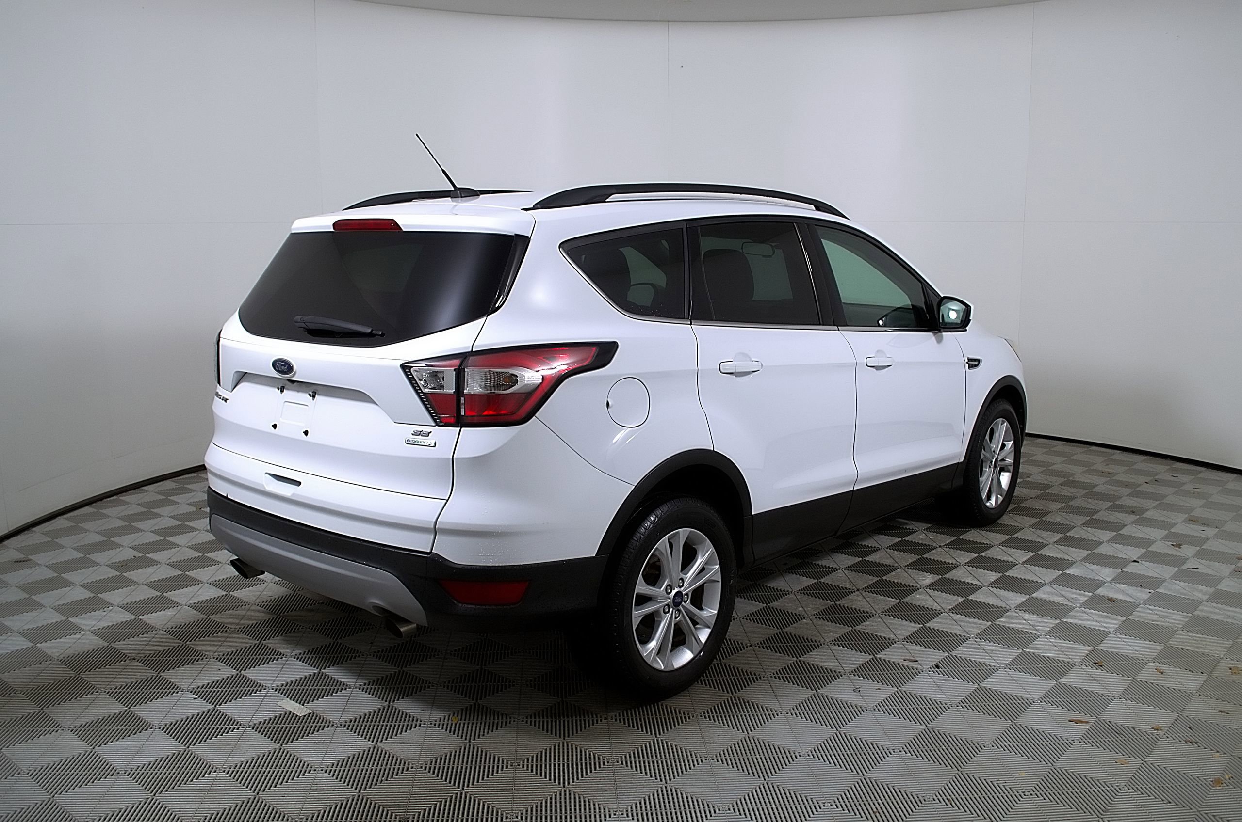 Used 2017 Ford Escape SE w/ Equipment Group 201A FWD image 7
