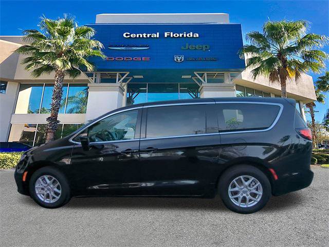 Certified 2024 Chrysler Pacifica Touring-L image 8