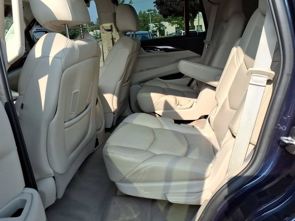 Used 2019 Cadillac Escalade Premium Luxury w/ LPO, Radiant Package AWD/4WD image 11