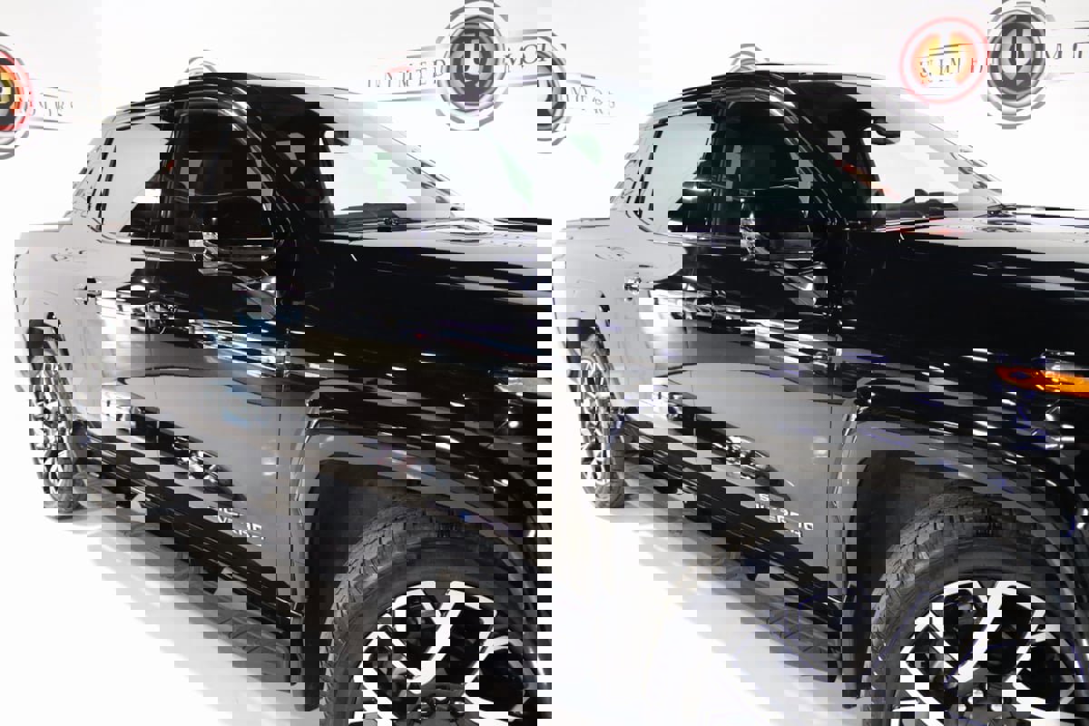 Used 2024 Chevrolet Silverado EV RST image 8