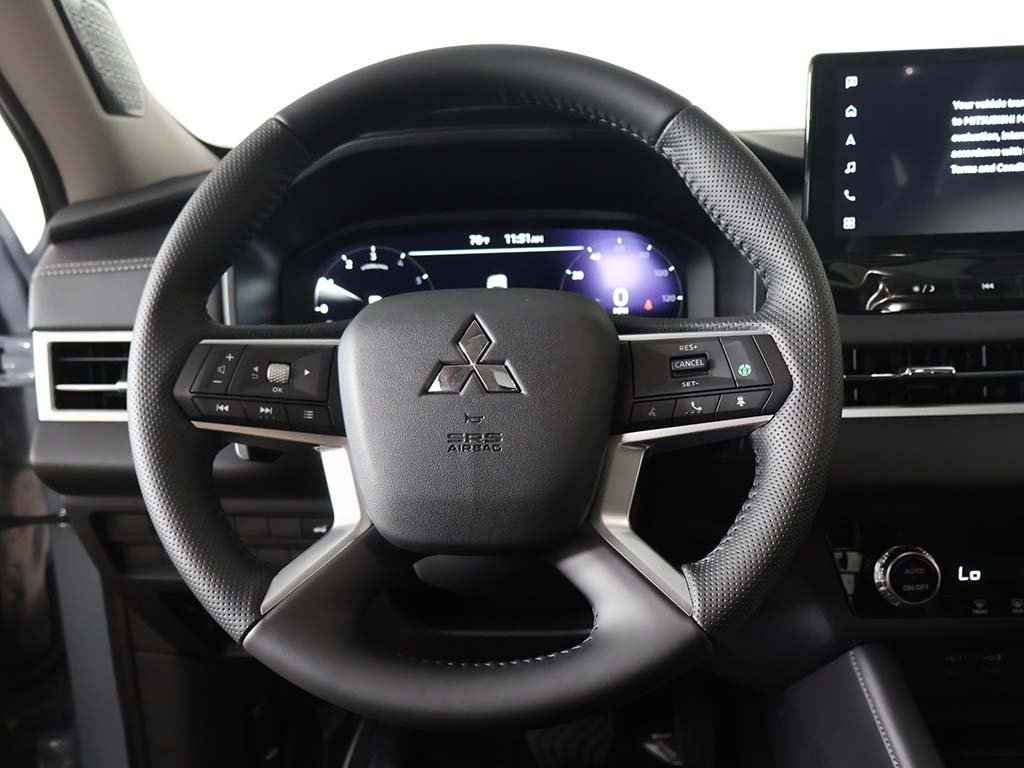 New 2025 Mitsubishi Outlander SE image 44