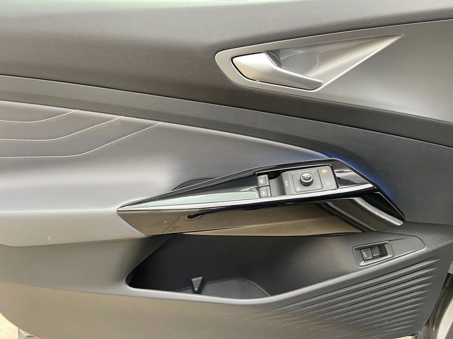 Used 2023 Volkswagen ID.4 Pro S image 11