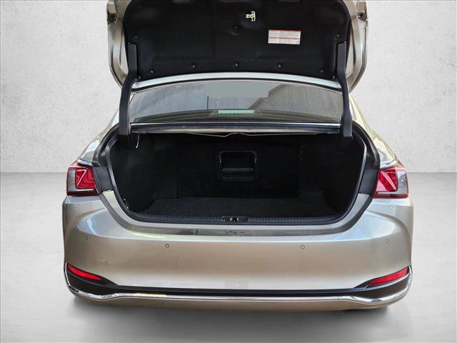 Used 2021 Lexus ES 300h Ultra Luxury w/ Accessory Package 2 image 5