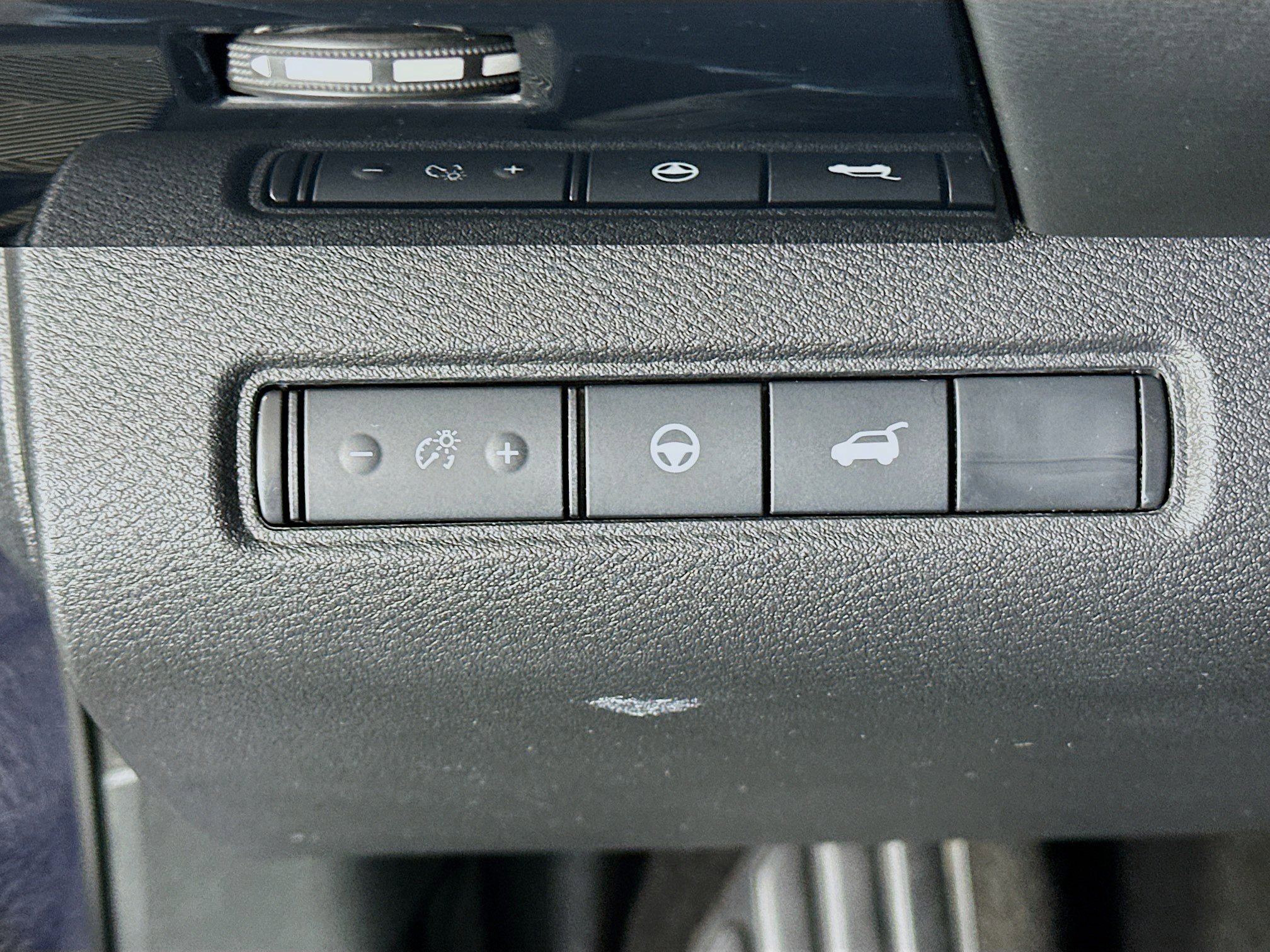 Used 2025 Nissan Pathfinder SV image 17