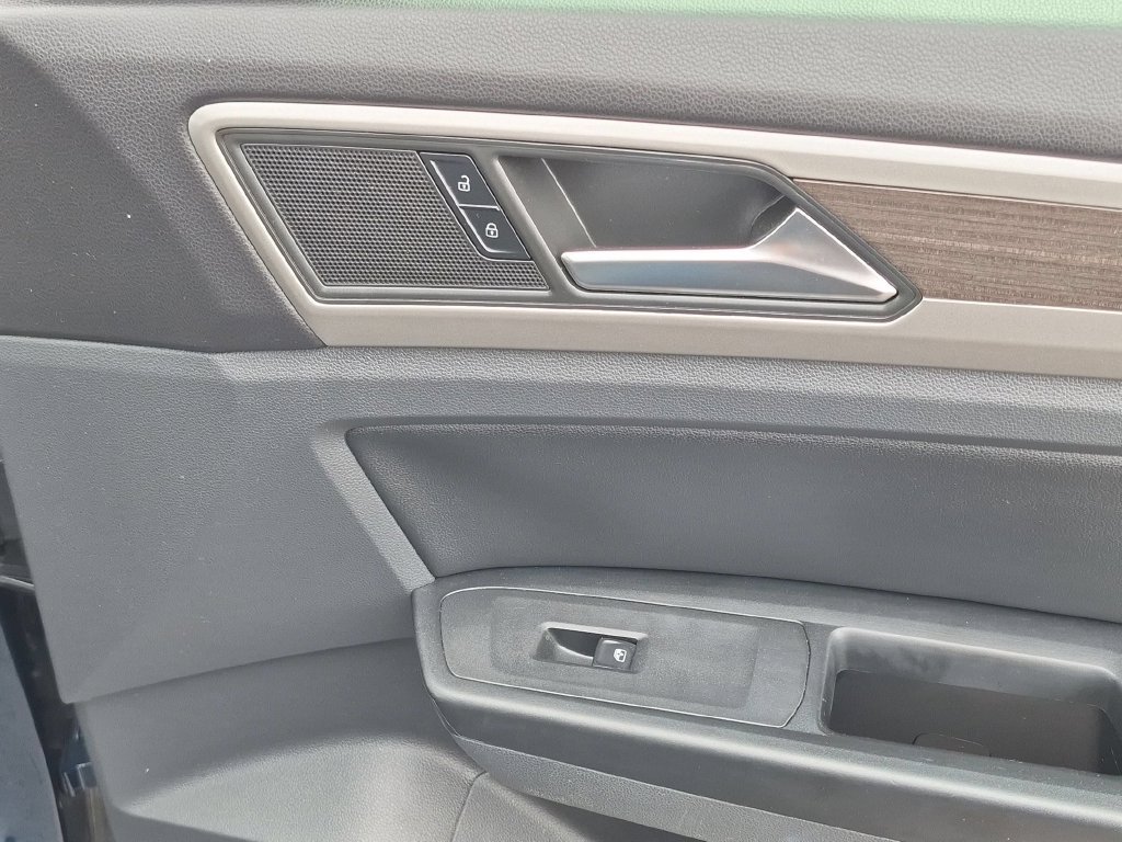 Used 2020 Volkswagen Atlas SE w/ Panoramic Sunroof Package FWD image 32