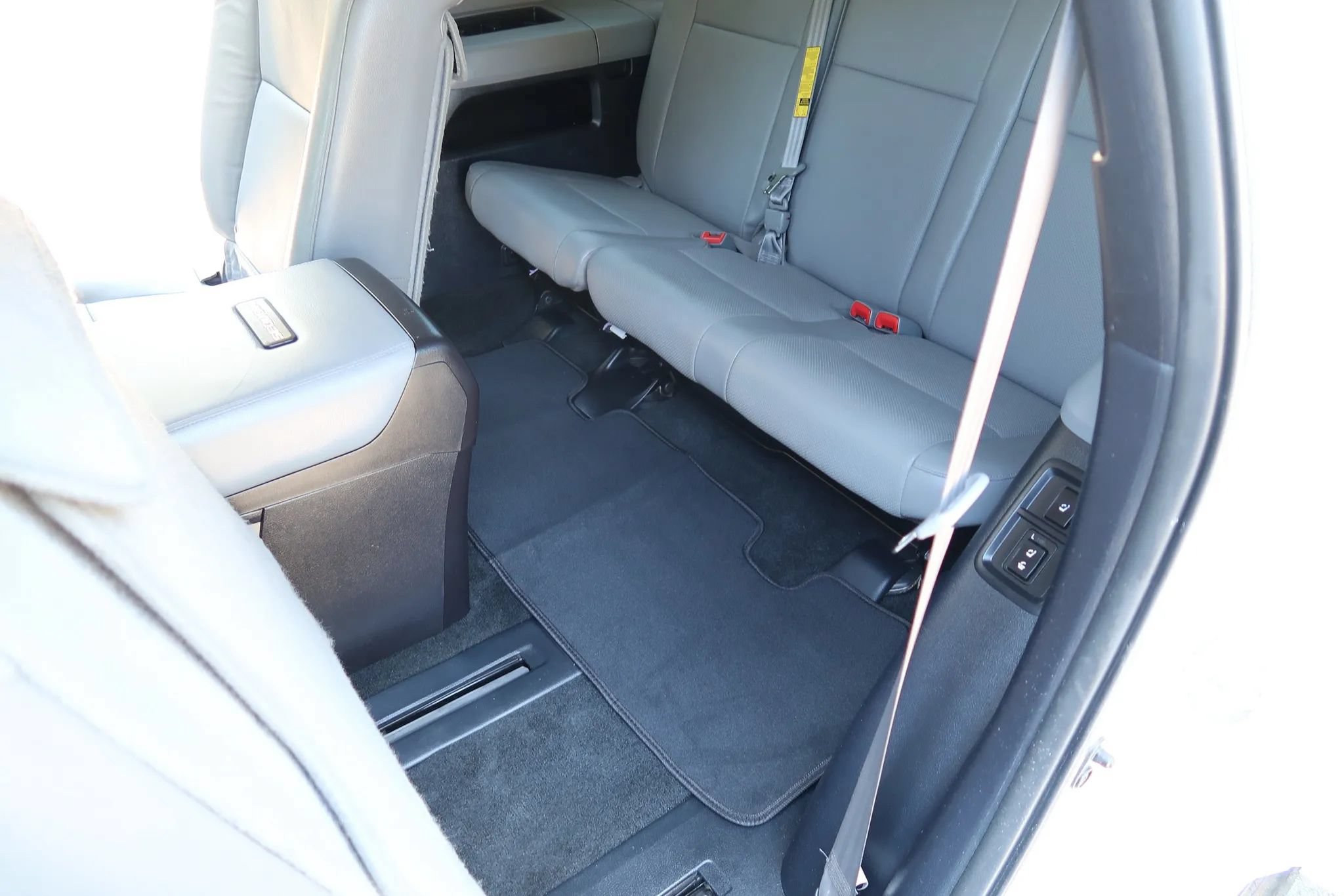 Used 2016 Toyota Sequoia Platinum RWD image 37