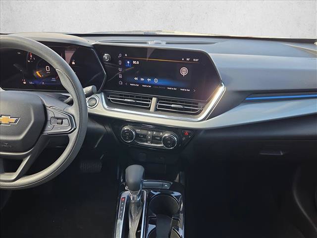 Used 2025 Chevrolet Trax LT FWD image 14