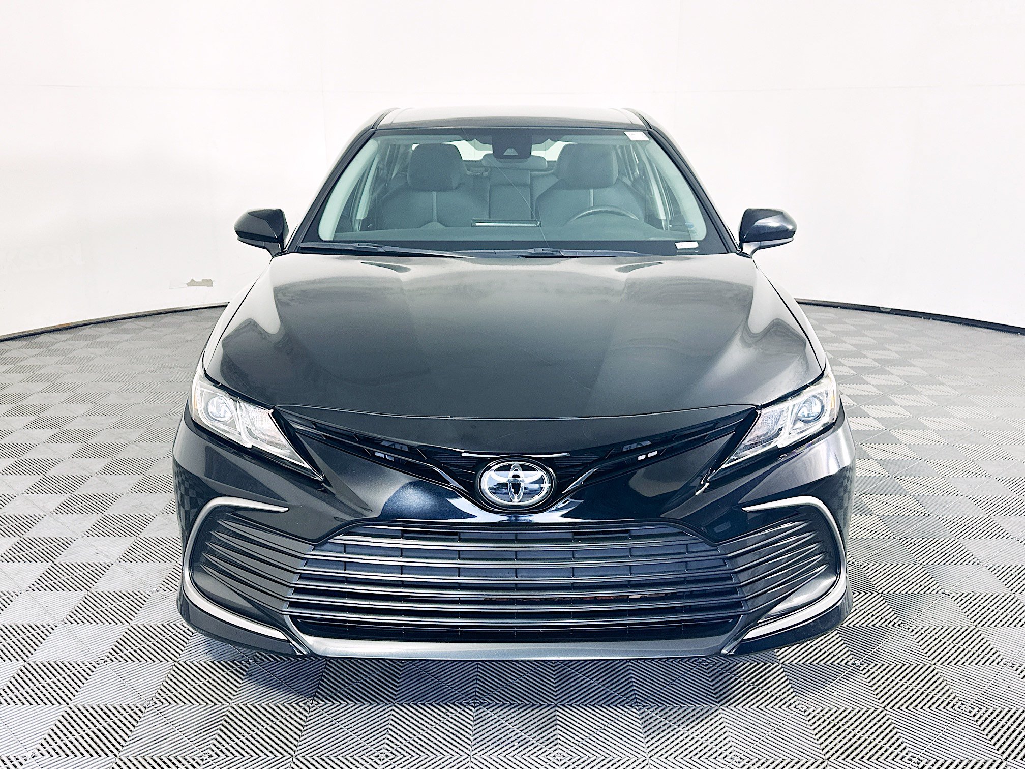 Used 2022 Toyota Camry LE FWD image 8