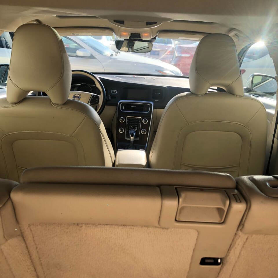 Used 2015 Volvo V60 T5 Premier image 16