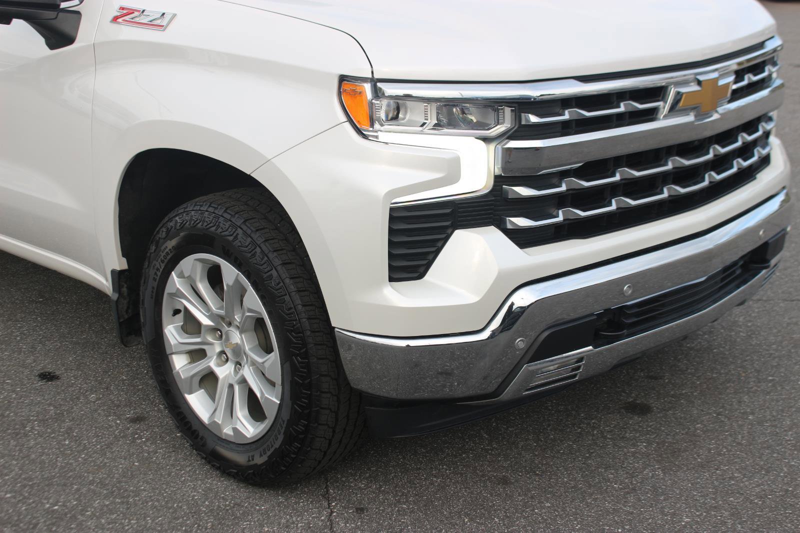 Used 2023 Chevrolet Silverado 1500 LTZ w/ LTZ Premium Package image 9