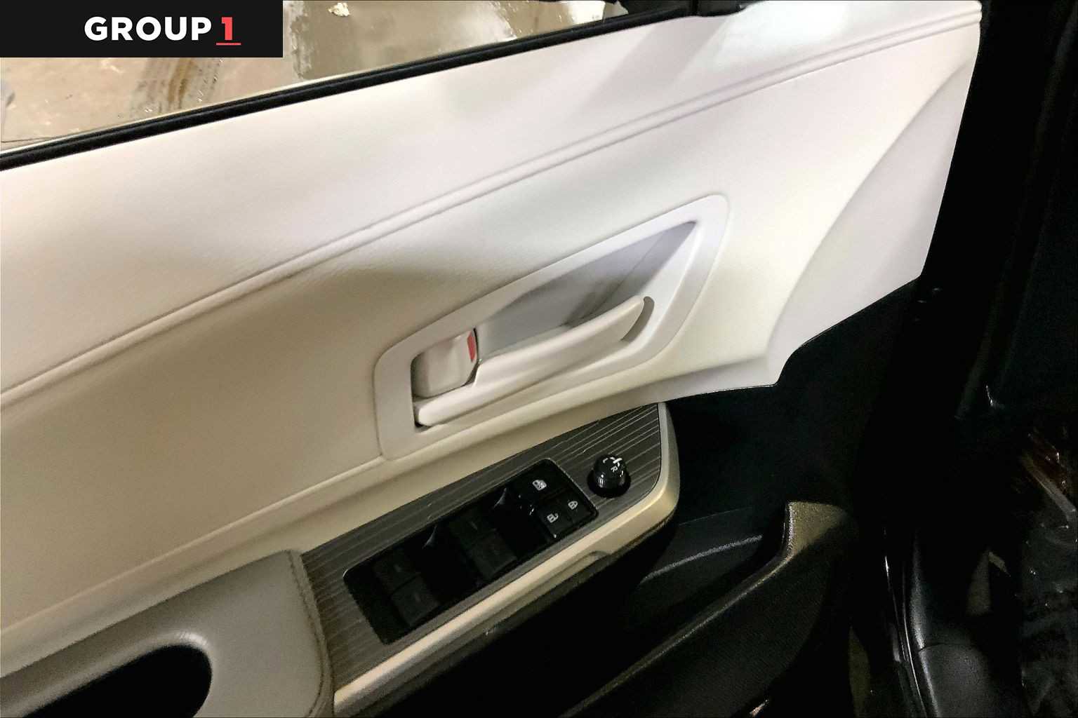 Certified 2025 Toyota Sienna LE image 36