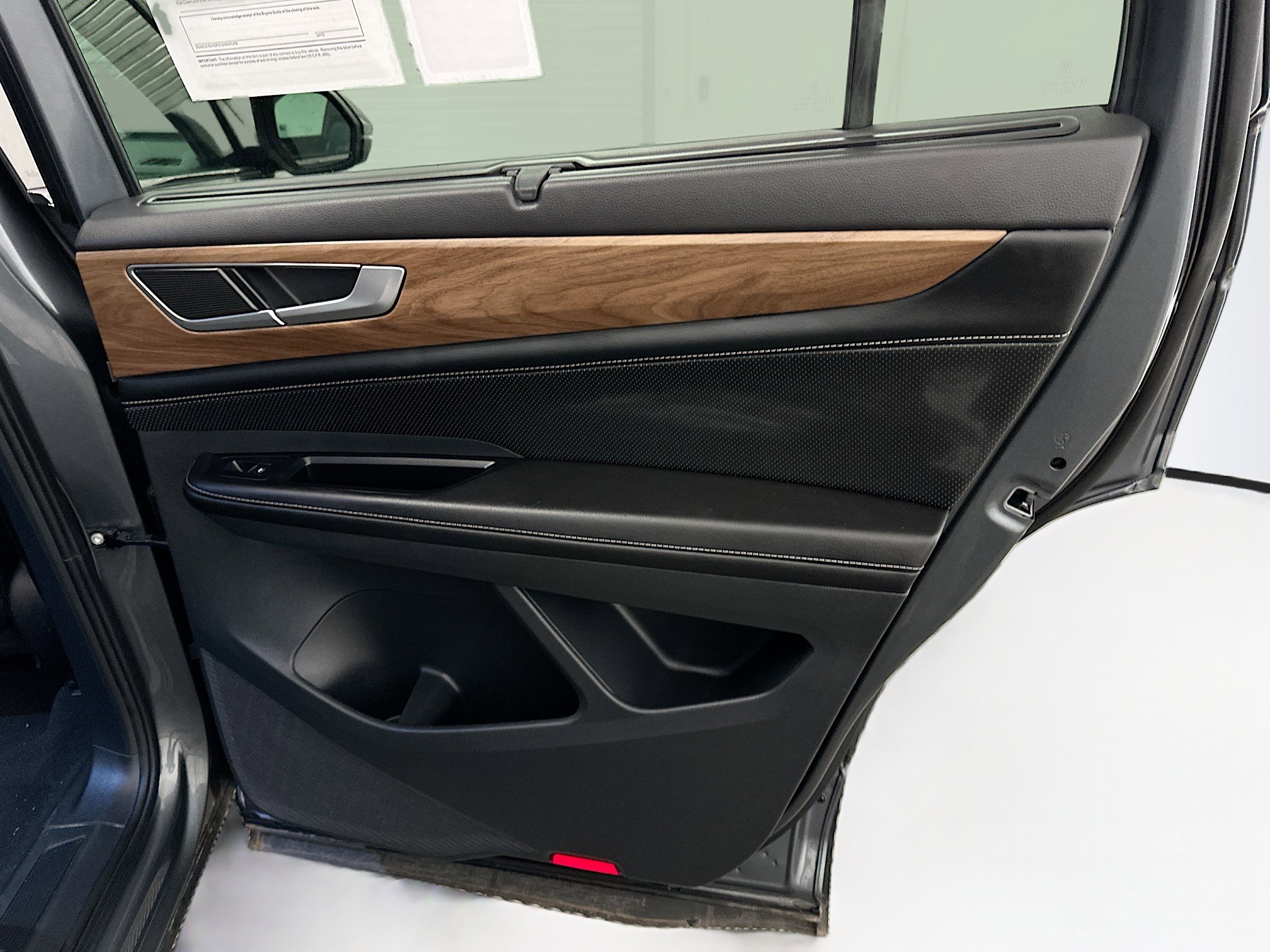 Used 2024 Volkswagen Atlas SE image 33