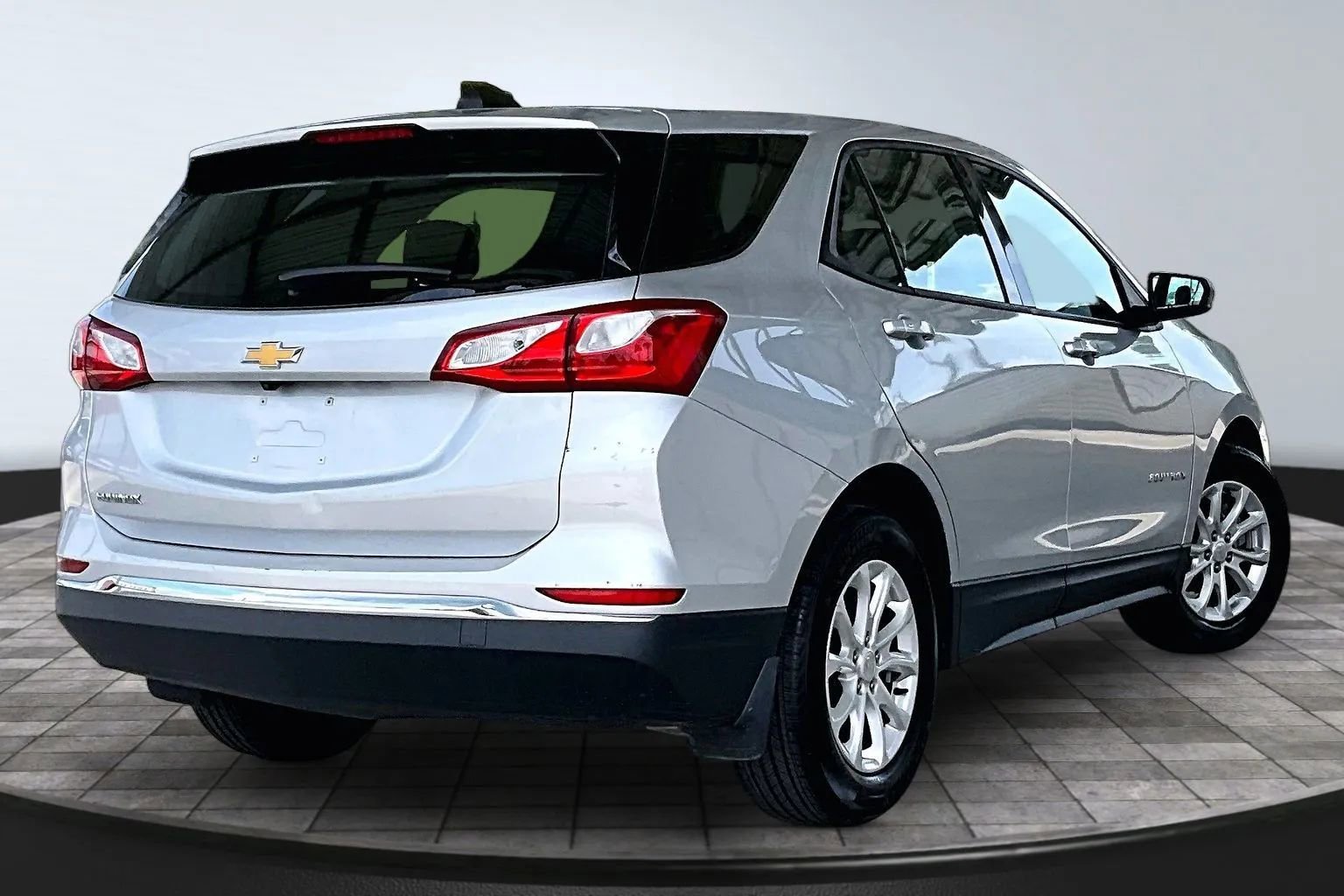 Used 2018 Chevrolet Equinox LS FWD image 6
