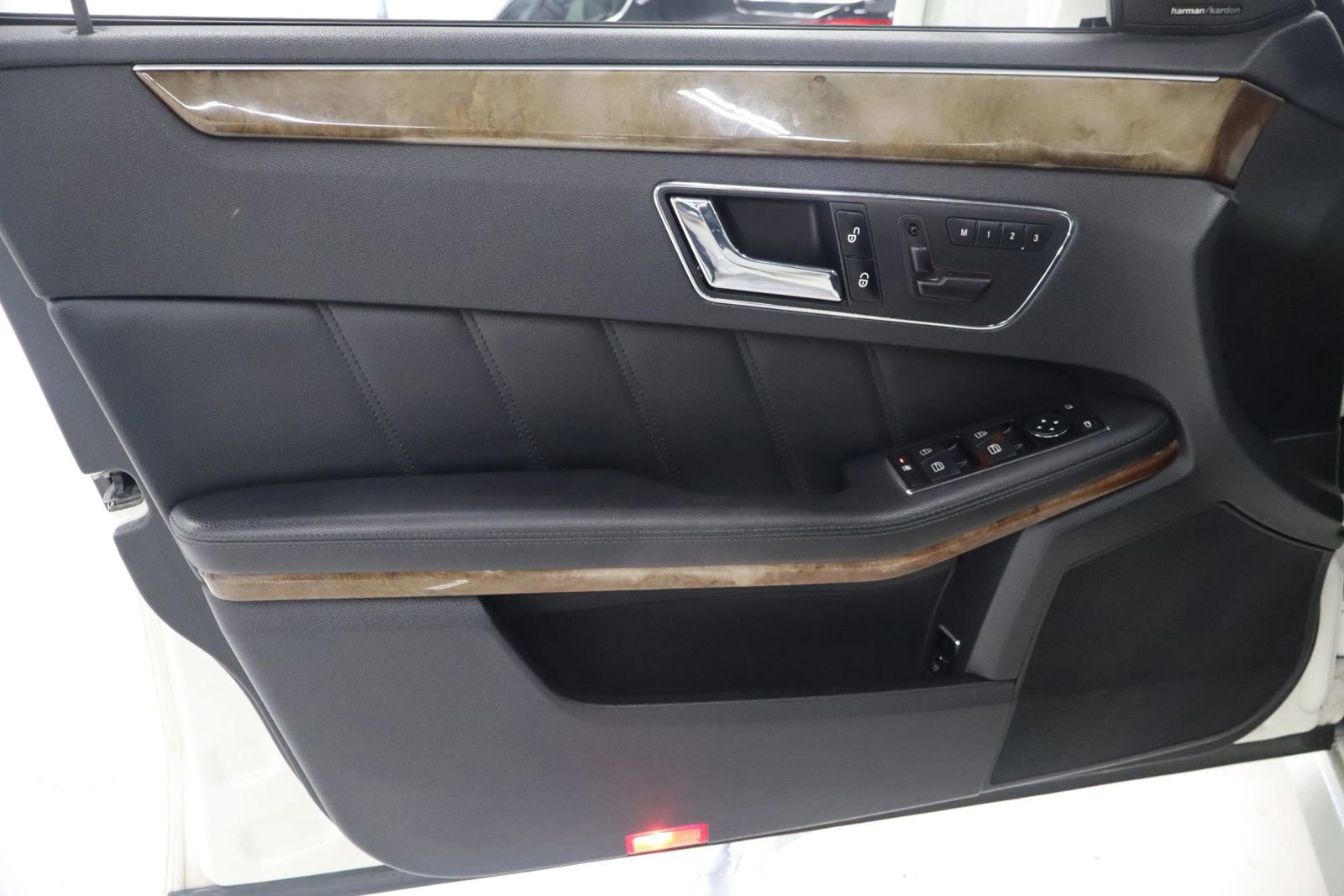 Used 2010 Mercedes-Benz E 350 E 350 4MATIC Sedan 4D image 11