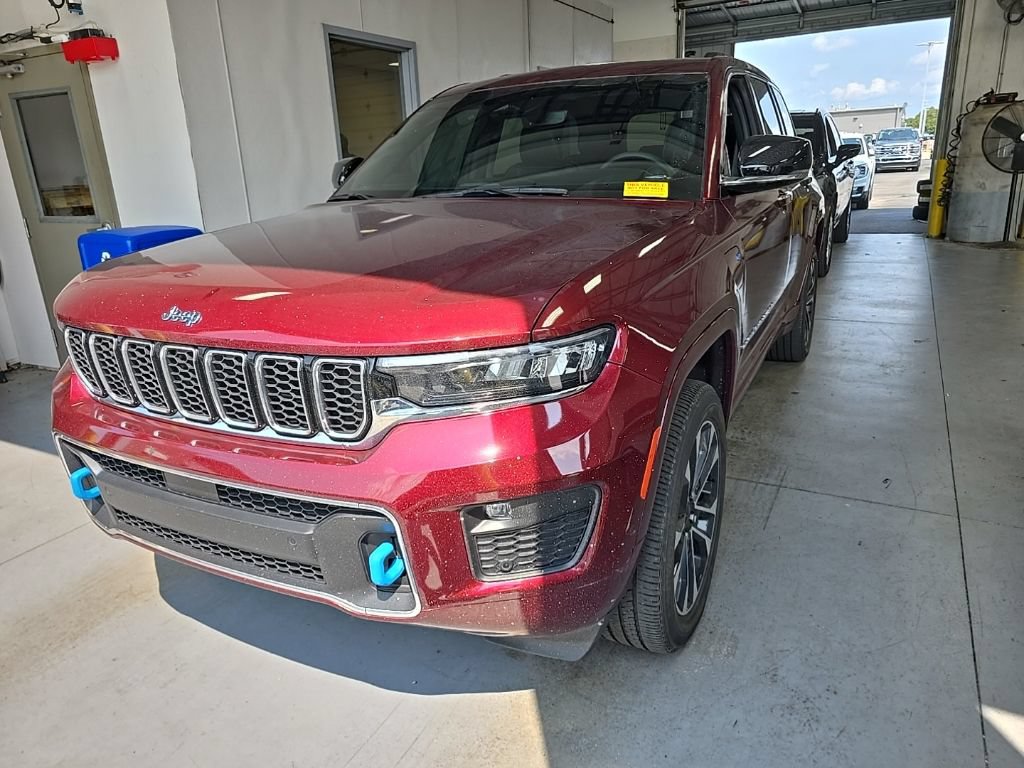 Used 2023 Jeep Grand Cherokee Overland AWD/4WD image 2