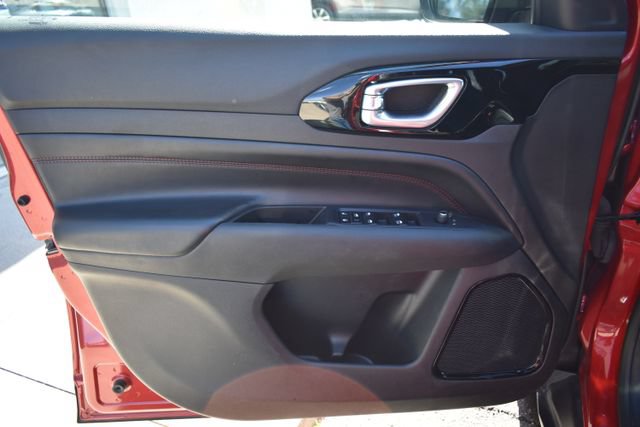 Used 2025 Jeep Compass Trailhawk AWD/4WD image 16