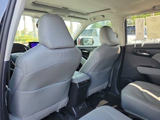 New 2026 Toyota Highlander XLE AWD/4WD image 7