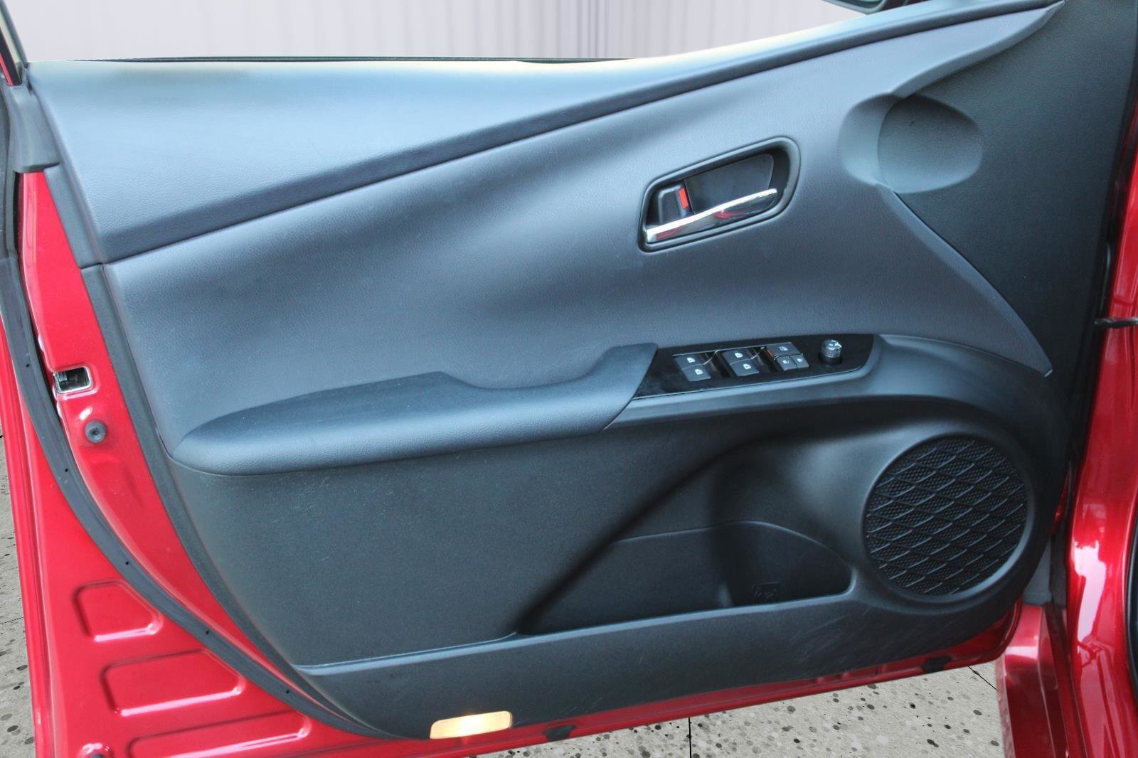 Used 2018 Toyota Prius Prime Plus image 39