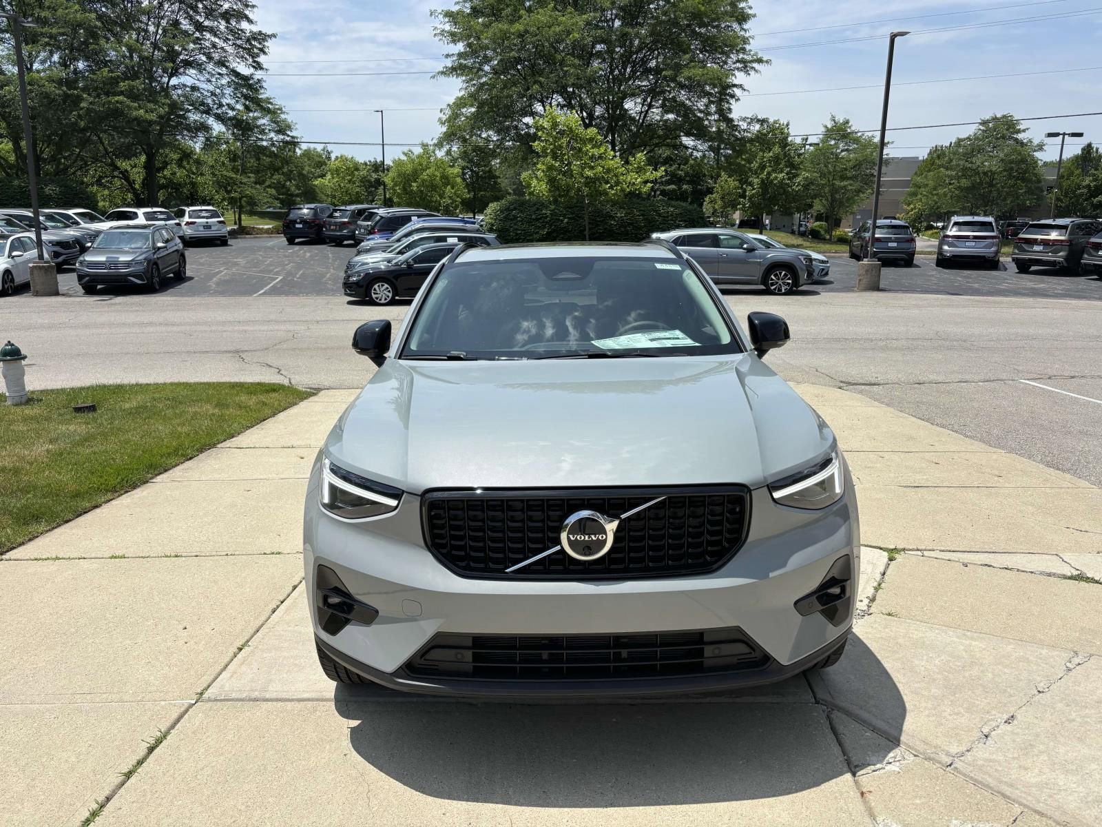 Used 2026 Volvo XC40 B5 Plus w/ Protection Package Premier AWD/4WD image 2