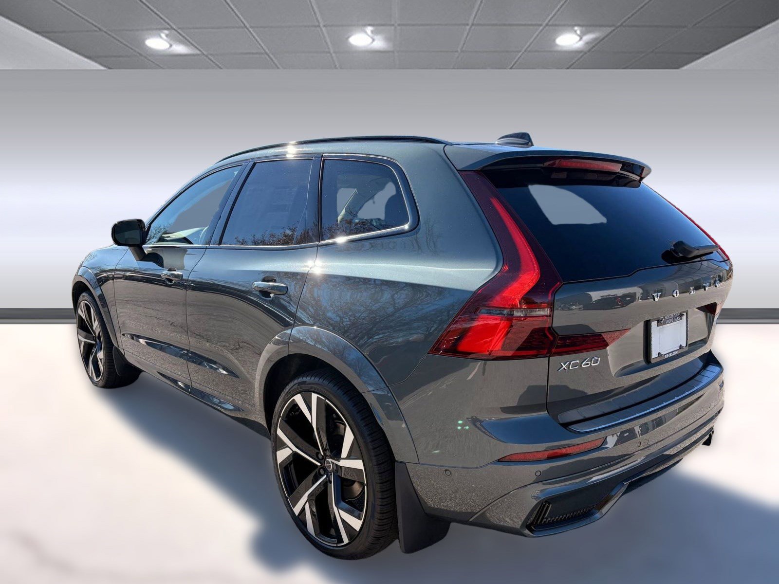 New 2026 Volvo XC60 B5 Ultra w/ Climate Package image 3