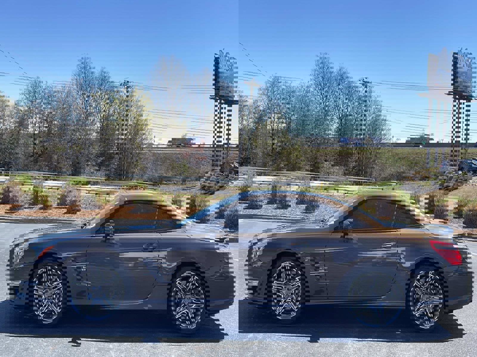 Used 2015 Mercedes-Benz SL 63 AMG w/ Driver Assistance Package image 36