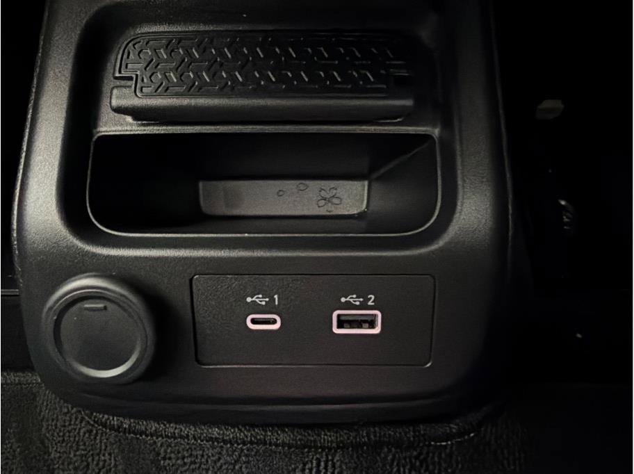 Used 2024 Nissan Ariya AWD image 27