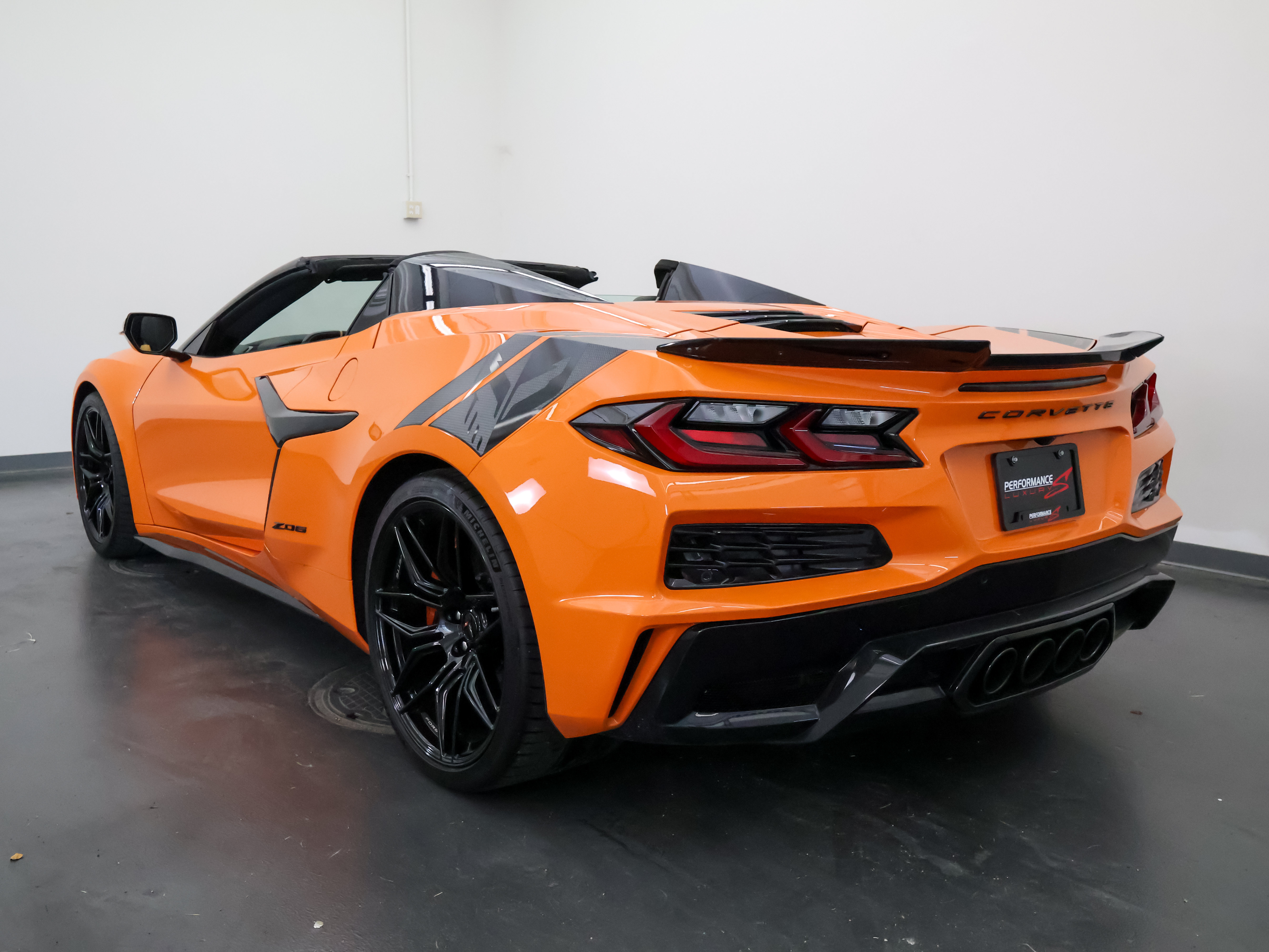 Used 2023 Chevrolet Corvette Z06 RWD image 6