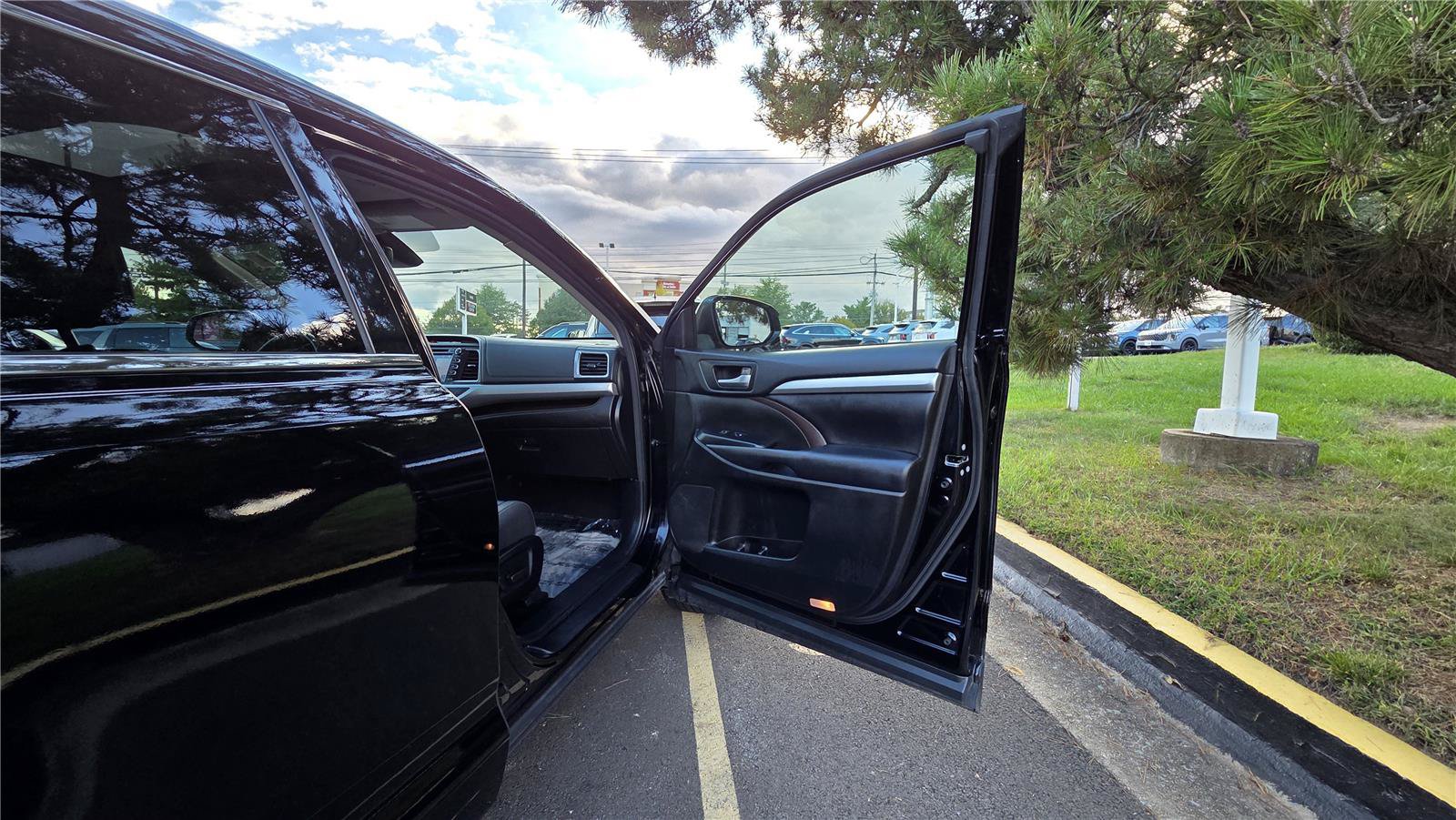 Used 2018 Toyota Highlander XLE AWD/4WD image 59