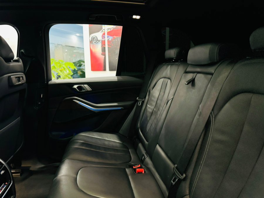 Used 2022 BMW X5 sDrive40i w/ M Sport Package image 19