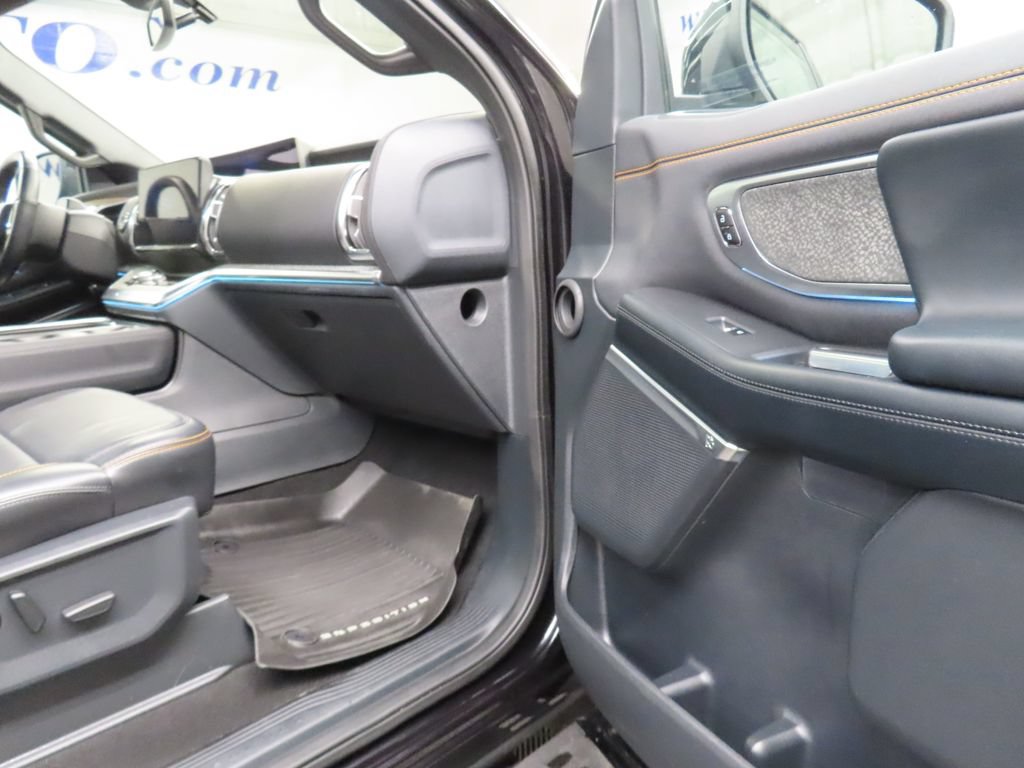 Used 2025 Ford Expedition Tremor AWD/4WD image 32