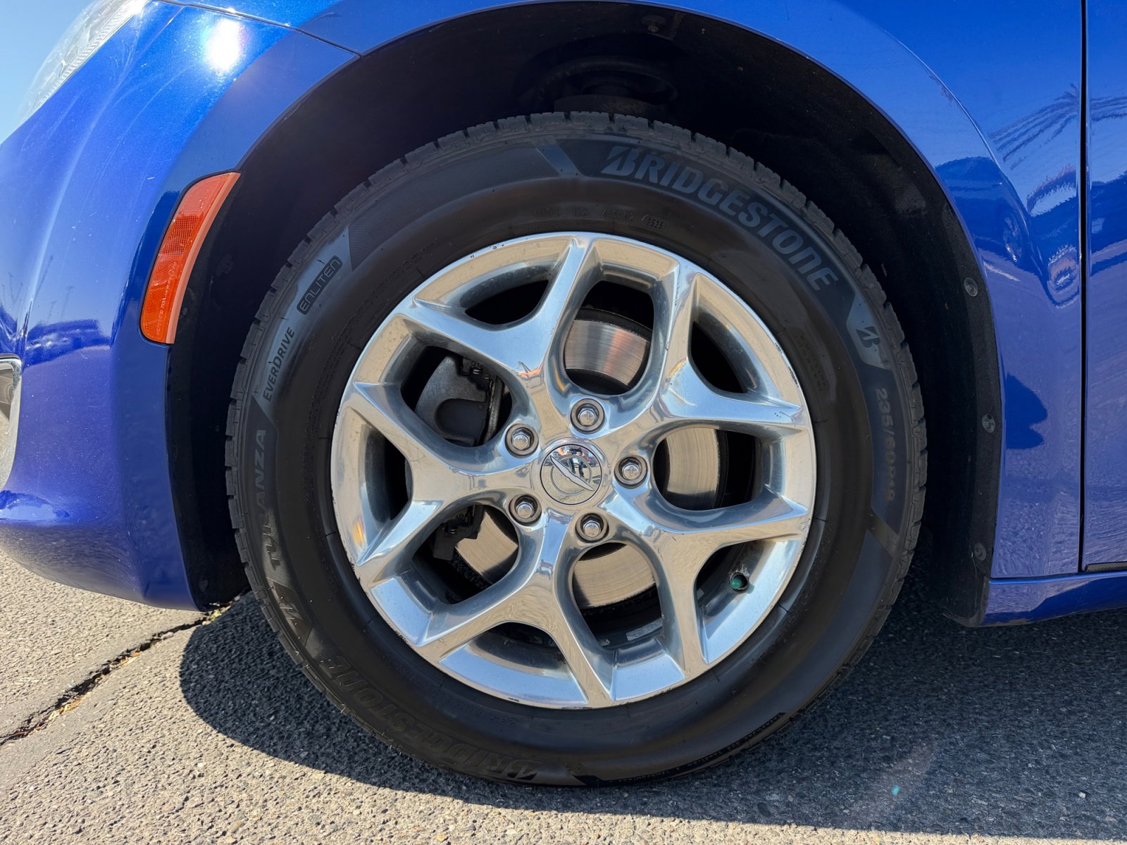 Used 2018 Chrysler Pacifica Limited FWD image 26